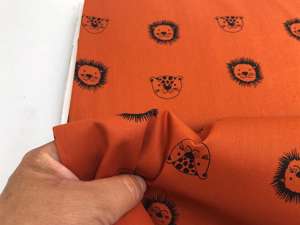 Poplin - rust med søde løver, gotz